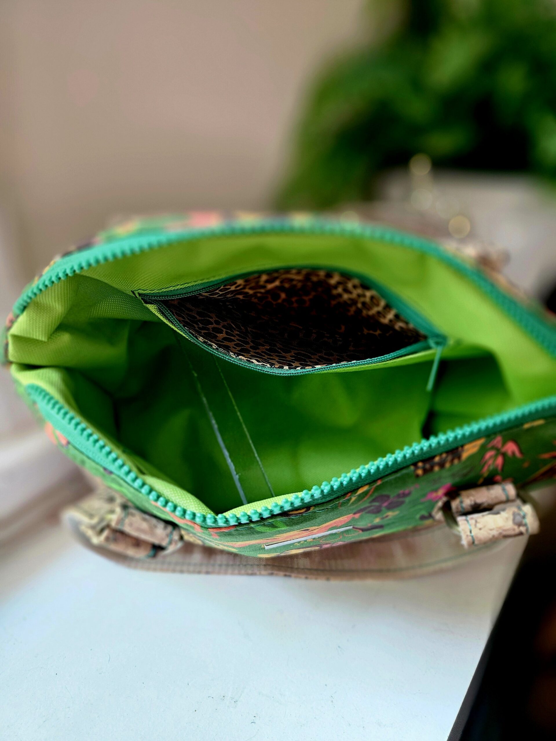 Hawaiian pinup Lola handbag - Image 3